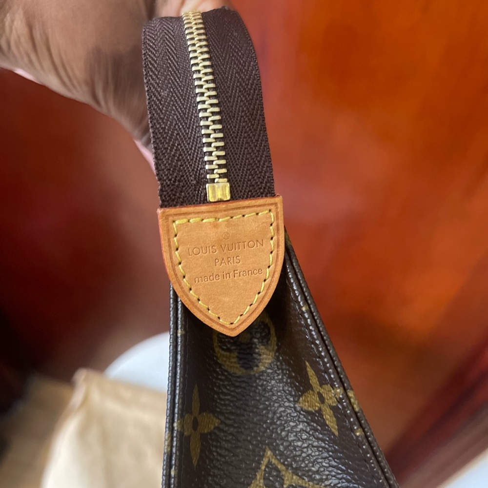 Louis Vuitton Toiletry 19 - Authentic - Picture 7 of 9